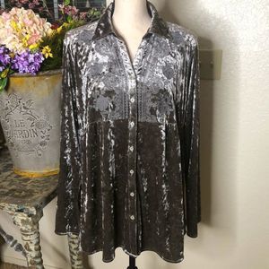 Michael Farrell gray crushed velvet long sleeve top